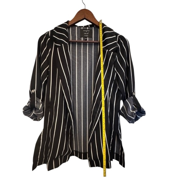 Woman’s Iris Black and White Striped Blazer Size Small - Picture 12 of 12